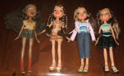 Bratz doll bundle dolls - x,